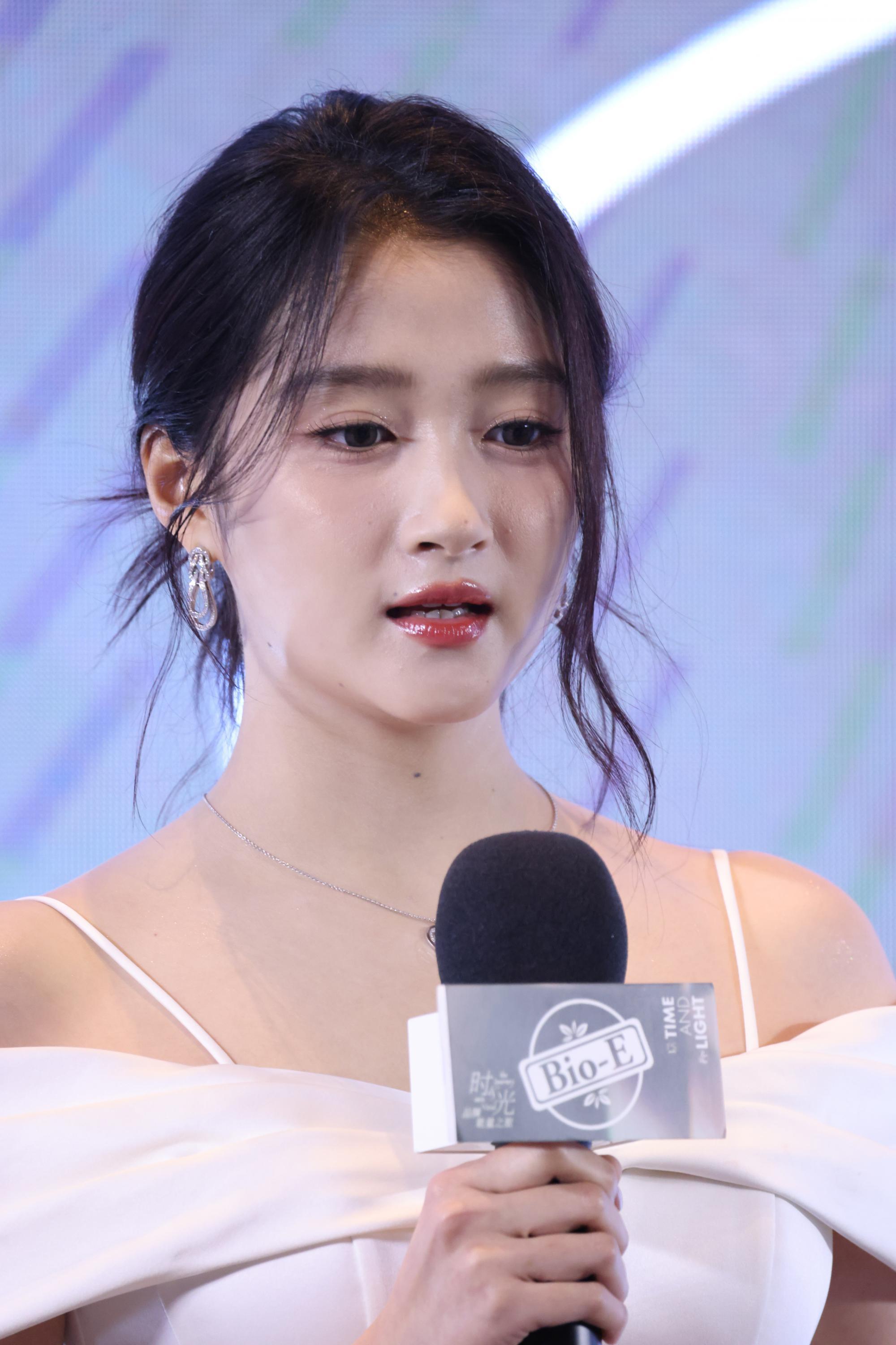 关晓彤现场头部正面生图照[9]